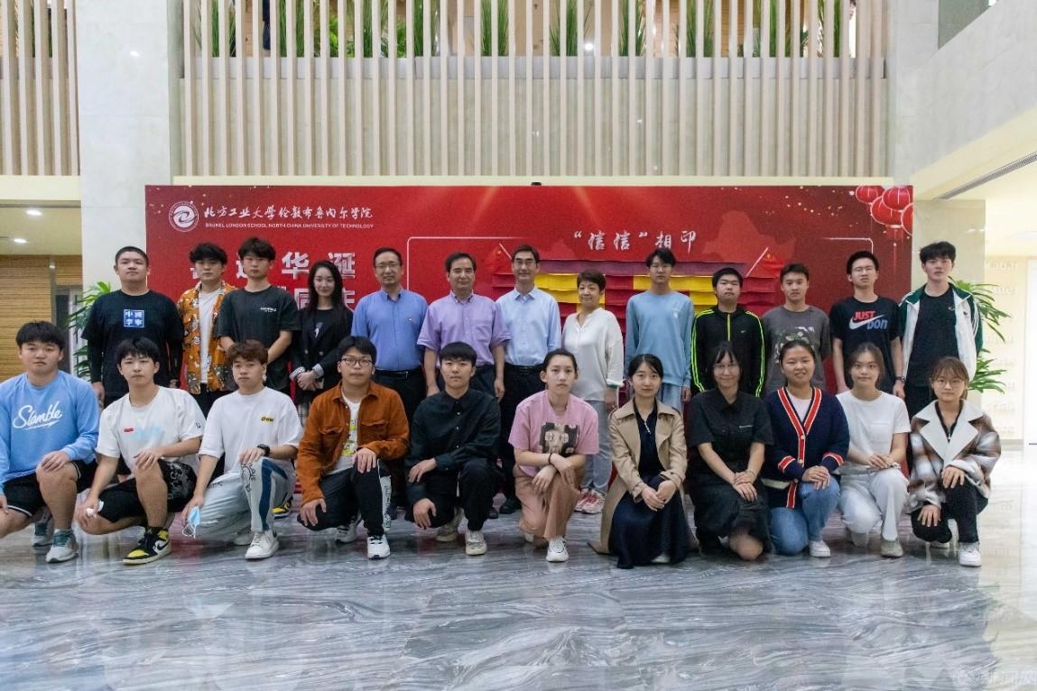 新聞圖合影.jpg 新聞圖合影.jpg