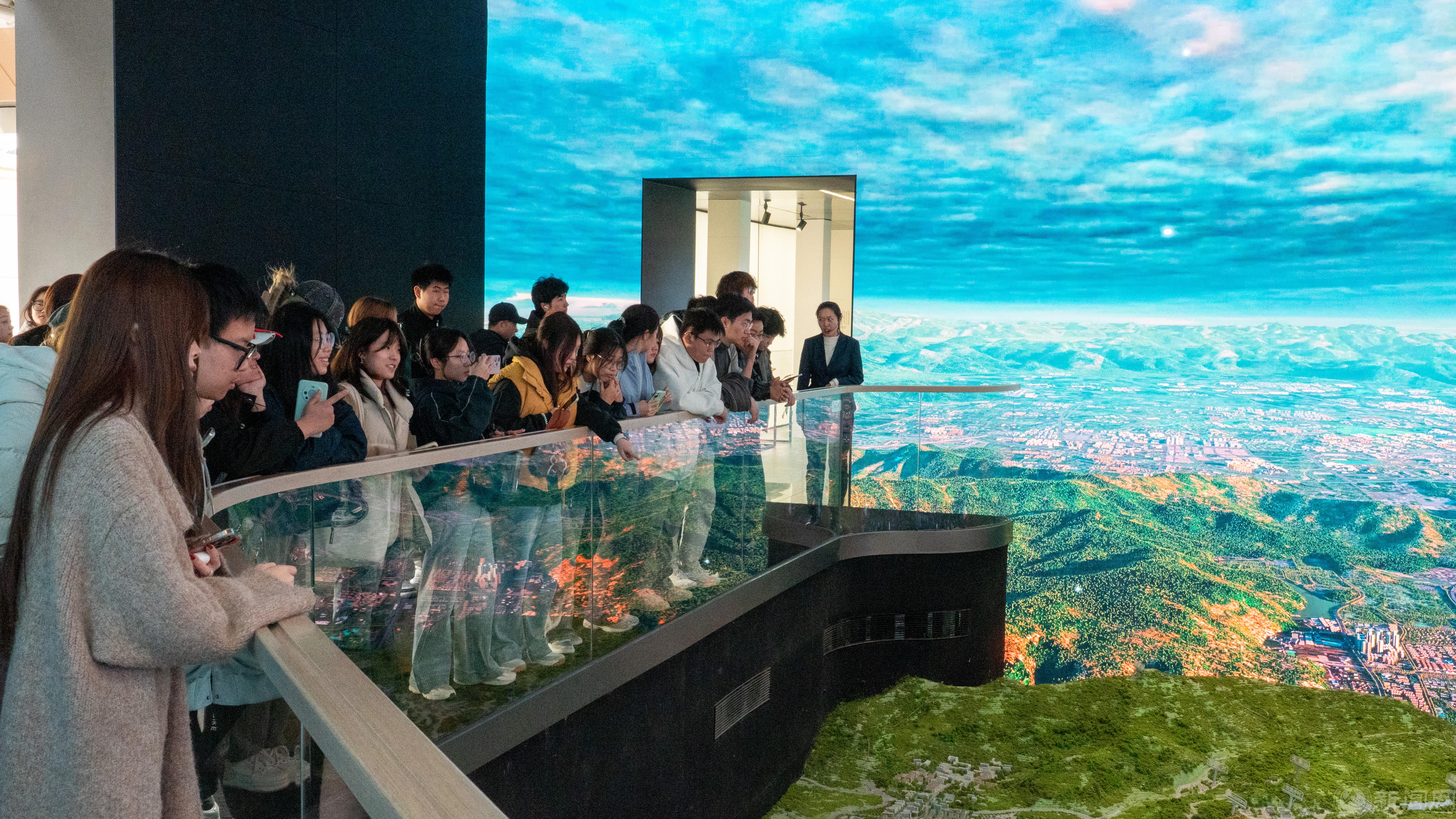 師生參觀1.jpg 師生參觀1.jpg